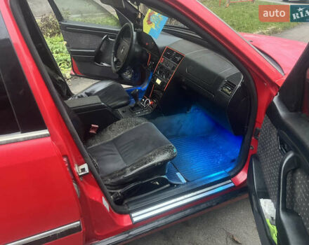 Червоний Мерседес Ц-Клас, об'ємом двигуна 1.8 л та пробігом 50 тис. км за 1550 $, фото 8 на Automoto.ua