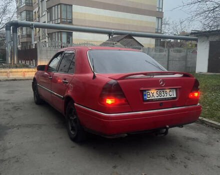 Червоний Мерседес Ц-Клас, об'ємом двигуна 1.8 л та пробігом 50 тис. км за 1550 $, фото 3 на Automoto.ua