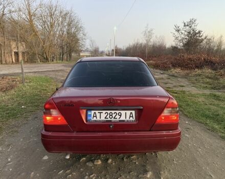 Червоний Мерседес Ц-Клас, об'ємом двигуна 2 л та пробігом 370 тис. км за 2600 $, фото 5 на Automoto.ua
