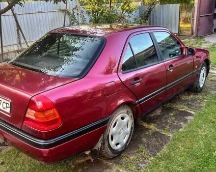 Червоний Мерседес Ц-Клас, об'ємом двигуна 2 л та пробігом 340 тис. км за 3000 $, фото 4 на Automoto.ua