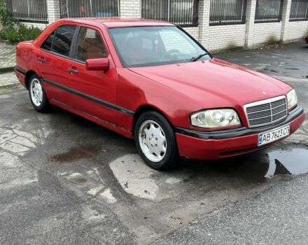 Красный Мерседес Ц-Класс, объемом двигателя 1.8 л и пробегом 250 тыс. км за 2000 $, фото 1 на Automoto.ua