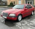 Красный Мерседес Ц-Класс, объемом двигателя 1.8 л и пробегом 250 тыс. км за 2000 $, фото 1 на Automoto.ua