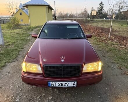 Червоний Мерседес Ц-Клас, об'ємом двигуна 2 л та пробігом 370 тис. км за 2600 $, фото 8 на Automoto.ua