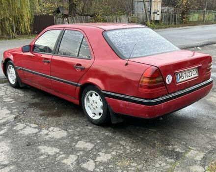 Красный Мерседес Ц-Класс, объемом двигателя 1.8 л и пробегом 250 тыс. км за 2000 $, фото 4 на Automoto.ua