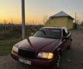 Червоний Мерседес Ц-Клас, об'ємом двигуна 2 л та пробігом 370 тис. км за 2600 $, фото 1 на Automoto.ua