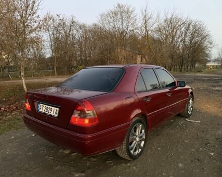 Червоний Мерседес Ц-Клас, об'ємом двигуна 2 л та пробігом 370 тис. км за 2600 $, фото 6 на Automoto.ua