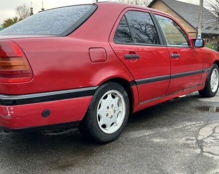 Красный Мерседес Ц-Класс, объемом двигателя 1.8 л и пробегом 250 тыс. км за 2000 $, фото 7 на Automoto.ua