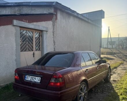 Червоний Мерседес Ц-Клас, об'ємом двигуна 2 л та пробігом 370 тис. км за 2600 $, фото 13 на Automoto.ua