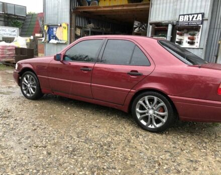 Червоний Мерседес Ц-Клас, об'ємом двигуна 2 л та пробігом 370 тис. км за 2600 $, фото 14 на Automoto.ua