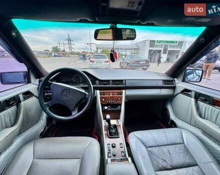 Красный Мерседес Ц-Класс, объемом двигателя 2.8 л и пробегом 402 тыс. км за 3500 $, фото 8 на Automoto.ua