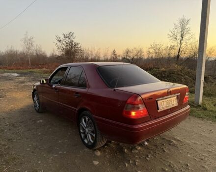 Червоний Мерседес Ц-Клас, об'ємом двигуна 2 л та пробігом 370 тис. км за 2600 $, фото 4 на Automoto.ua