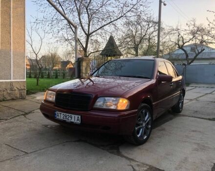 Червоний Мерседес Ц-Клас, об'ємом двигуна 2 л та пробігом 370 тис. км за 2600 $, фото 17 на Automoto.ua