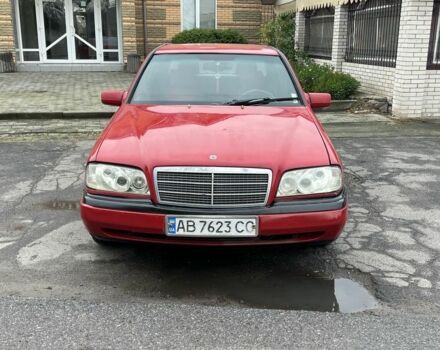 Красный Мерседес Ц-Класс, объемом двигателя 1.8 л и пробегом 250 тыс. км за 2000 $, фото 2 на Automoto.ua