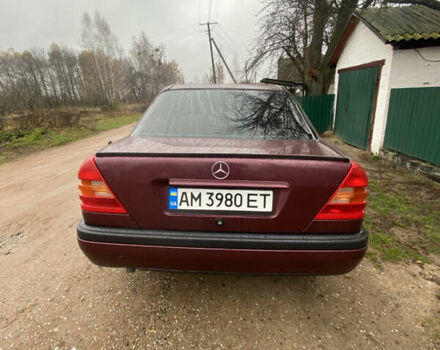 Красный Мерседес Ц-Класс, объемом двигателя 1.8 л и пробегом 280 тыс. км за 3000 $, фото 7 на Automoto.ua