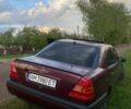 Красный Мерседес Ц-Класс, объемом двигателя 1.8 л и пробегом 300 тыс. км за 2700 $, фото 2 на Automoto.ua