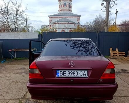 Червоний Мерседес Ц-Клас, об'ємом двигуна 1.8 л та пробігом 426 тис. км за 2850 $, фото 4 на Automoto.ua