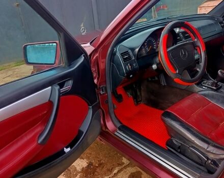 Червоний Мерседес Ц-Клас, об'ємом двигуна 1.8 л та пробігом 426 тис. км за 2850 $, фото 9 на Automoto.ua