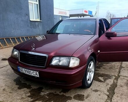 Червоний Мерседес Ц-Клас, об'ємом двигуна 1.8 л та пробігом 426 тис. км за 2850 $, фото 1 на Automoto.ua