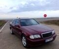 Красный Мерседес Ц-Класс, объемом двигателя 1.8 л и пробегом 426 тыс. км за 2850 $, фото 3 на Automoto.ua