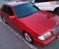 Красный Мерседес Ц-Класс, объемом двигателя 1.8 л и пробегом 400 тыс. км за 2750 $, фото 1 на Automoto.ua