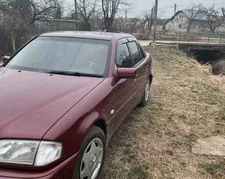 Красный Мерседес Ц-Класс, объемом двигателя 1.8 л и пробегом 187 тыс. км за 4500 $, фото 1 на Automoto.ua