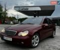 Красный Мерседес Ц-Класс, объемом двигателя 2.15 л и пробегом 320 тыс. км за 4500 $, фото 1 на Automoto.ua