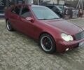 Красный Мерседес Ц-Класс, объемом двигателя 2 л и пробегом 376 тыс. км за 3900 $, фото 4 на Automoto.ua