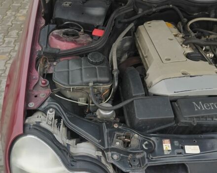 Красный Мерседес Ц-Класс, объемом двигателя 2 л и пробегом 376 тыс. км за 3900 $, фото 13 на Automoto.ua