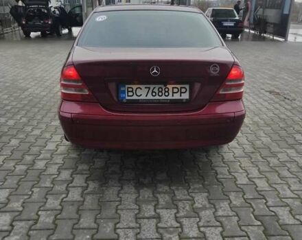 Красный Мерседес Ц-Класс, объемом двигателя 2 л и пробегом 376 тыс. км за 3900 $, фото 1 на Automoto.ua