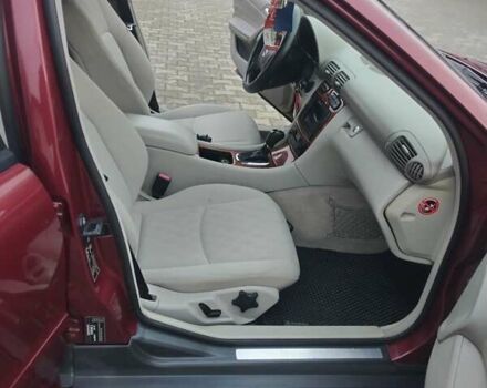 Красный Мерседес Ц-Класс, объемом двигателя 2 л и пробегом 376 тыс. км за 3900 $, фото 22 на Automoto.ua