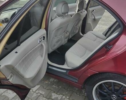 Красный Мерседес Ц-Класс, объемом двигателя 2 л и пробегом 376 тыс. км за 3900 $, фото 24 на Automoto.ua