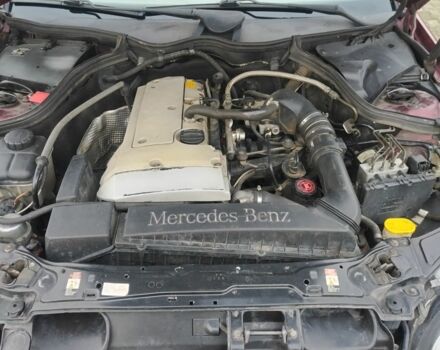 Красный Мерседес Ц-Класс, объемом двигателя 2 л и пробегом 376 тыс. км за 3900 $, фото 14 на Automoto.ua