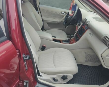 Красный Мерседес Ц-Класс, объемом двигателя 2 л и пробегом 376 тыс. км за 3900 $, фото 8 на Automoto.ua