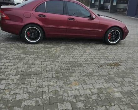 Красный Мерседес Ц-Класс, объемом двигателя 2 л и пробегом 376 тыс. км за 3900 $, фото 11 на Automoto.ua