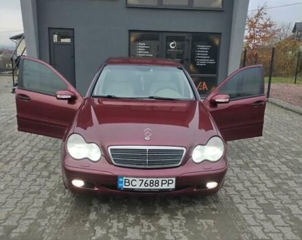 Красный Мерседес Ц-Класс, объемом двигателя 2 л и пробегом 376 тыс. км за 3900 $, фото 2 на Automoto.ua