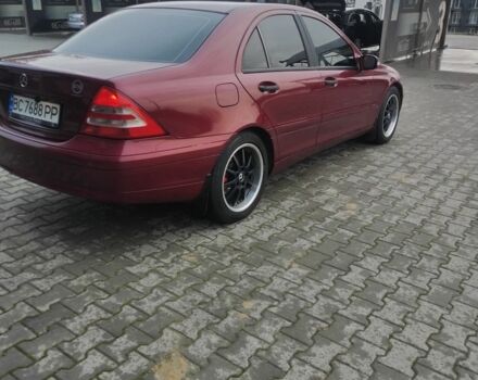 Красный Мерседес Ц-Класс, объемом двигателя 2 л и пробегом 376 тыс. км за 3900 $, фото 3 на Automoto.ua