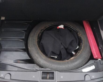 Красный Мерседес Ц-Класс, объемом двигателя 2 л и пробегом 376 тыс. км за 3900 $, фото 12 на Automoto.ua