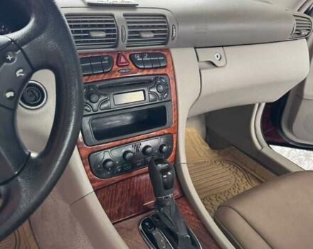 Красный Мерседес Ц-Класс, объемом двигателя 2 л и пробегом 318 тыс. км за 4700 $, фото 2 на Automoto.ua