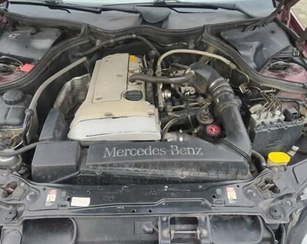 Красный Мерседес Ц-Класс, объемом двигателя 2 л и пробегом 376 тыс. км за 3900 $, фото 5 на Automoto.ua