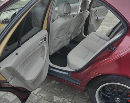 Красный Мерседес Ц-Класс, объемом двигателя 2 л и пробегом 376 тыс. км за 3900 $, фото 10 на Automoto.ua