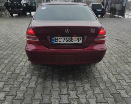 Красный Мерседес Ц-Класс, объемом двигателя 2 л и пробегом 376 тыс. км за 3900 $, фото 2 на Automoto.ua