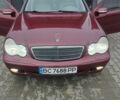 Красный Мерседес Ц-Класс, объемом двигателя 2 л и пробегом 376 тыс. км за 3900 $, фото 1 на Automoto.ua