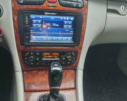 Красный Мерседес Ц-Класс, объемом двигателя 2 л и пробегом 376 тыс. км за 3900 $, фото 25 на Automoto.ua