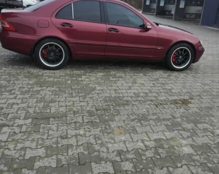 Красный Мерседес Ц-Класс, объемом двигателя 2 л и пробегом 376 тыс. км за 3900 $, фото 6 на Automoto.ua