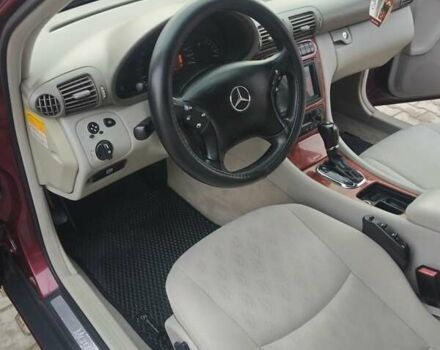 Красный Мерседес Ц-Класс, объемом двигателя 2 л и пробегом 376 тыс. км за 3900 $, фото 15 на Automoto.ua