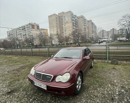 Красный Мерседес Ц-Класс, объемом двигателя 2 л и пробегом 233 тыс. км за 4700 $, фото 10 на Automoto.ua