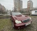 Красный Мерседес Ц-Класс, объемом двигателя 2 л и пробегом 234 тыс. км за 4500 $, фото 1 на Automoto.ua