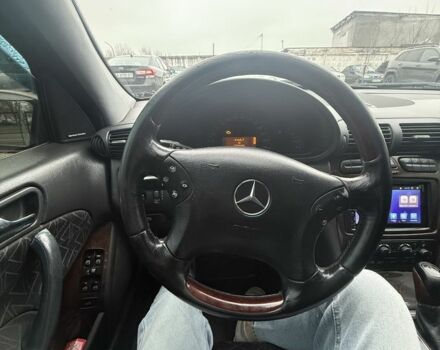 Красный Мерседес Ц-Класс, объемом двигателя 2 л и пробегом 233 тыс. км за 4700 $, фото 11 на Automoto.ua