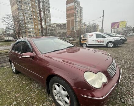 Красный Мерседес Ц-Класс, объемом двигателя 2 л и пробегом 233 тыс. км за 4700 $, фото 1 на Automoto.ua