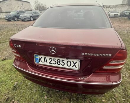 Красный Мерседес Ц-Класс, объемом двигателя 2 л и пробегом 233 тыс. км за 4700 $, фото 3 на Automoto.ua